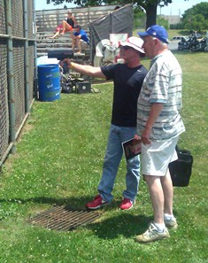 Tom Bonekemper, ACBL President and Philadelphia Phillies scout, Del Mintz chat during Saturday's DH at Easton High School.